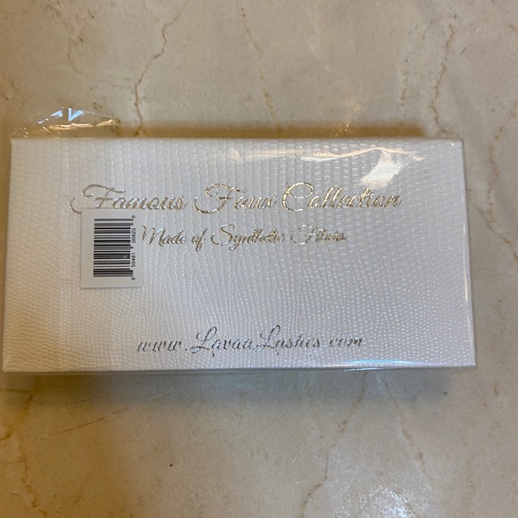 NWT Lavaa Lashes of Los Angeles. - Picture 4 of 4
